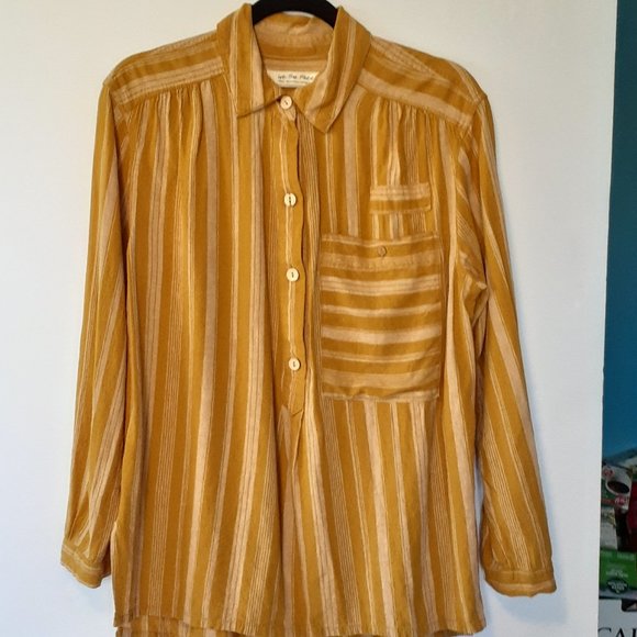 WE THE FREE Tops - WE THE FREE GOLD BLOUSE SIZE SMALL 55% LINEN 45% VISCOSE